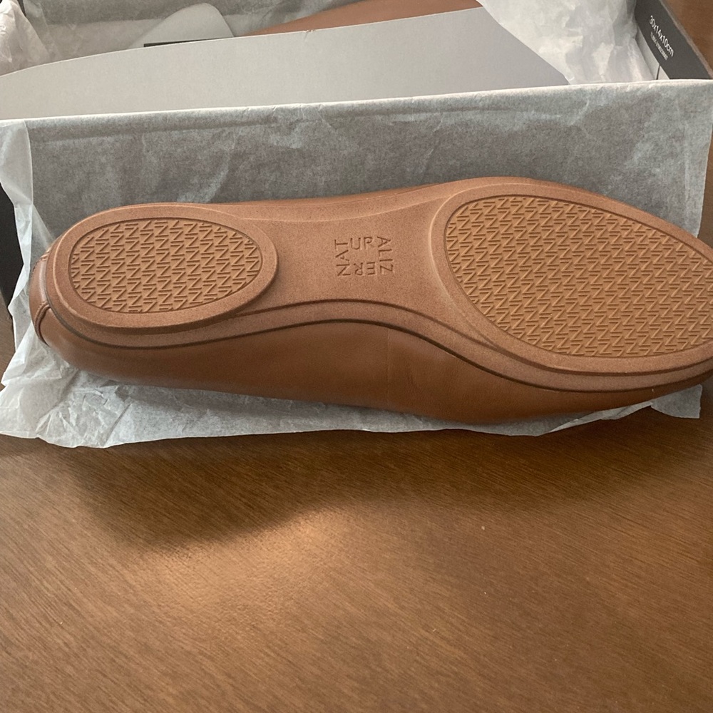 New in the box, Naturalizer Flats, Size 9.5 - Picture 3 of 4
